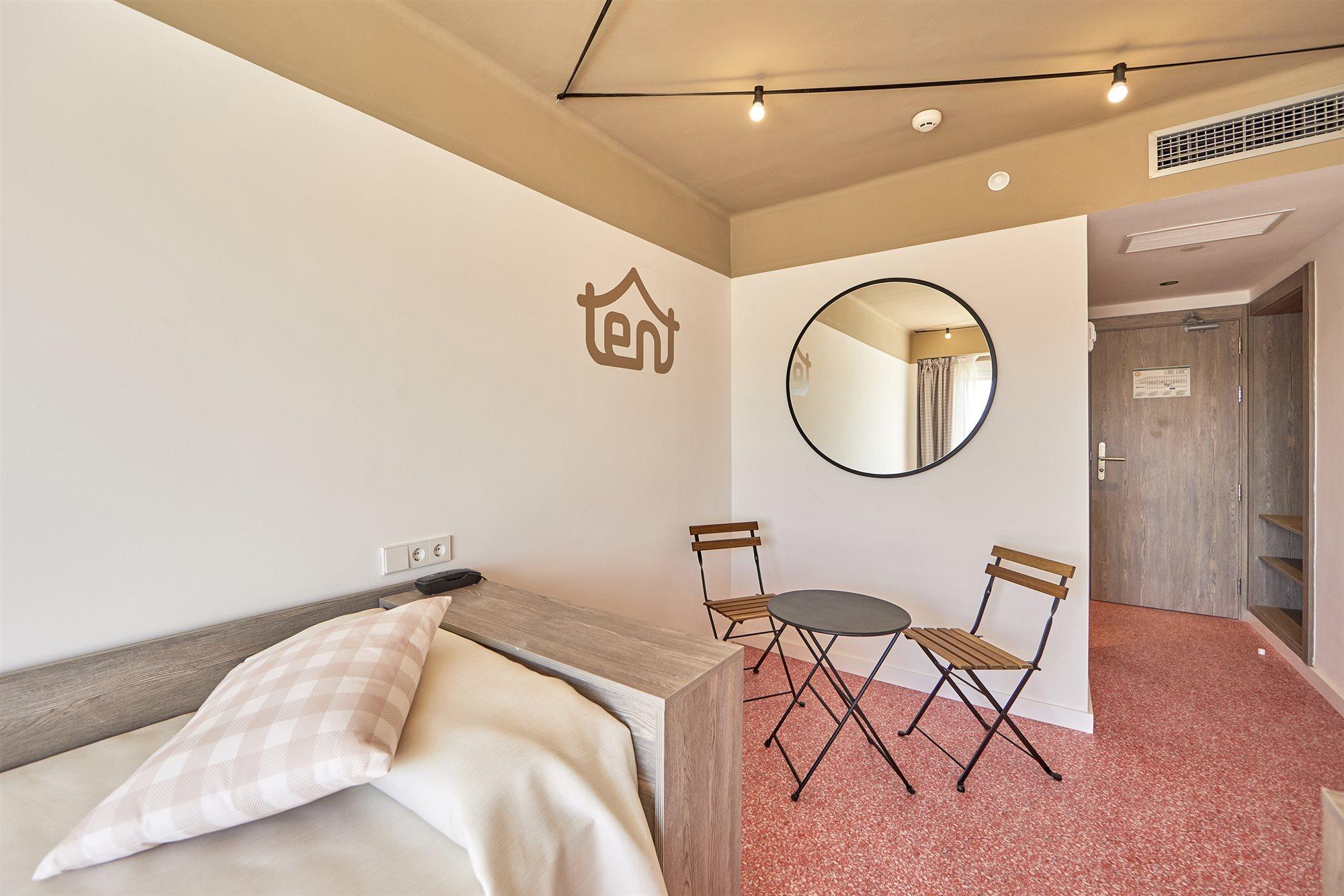 Hotel Tent